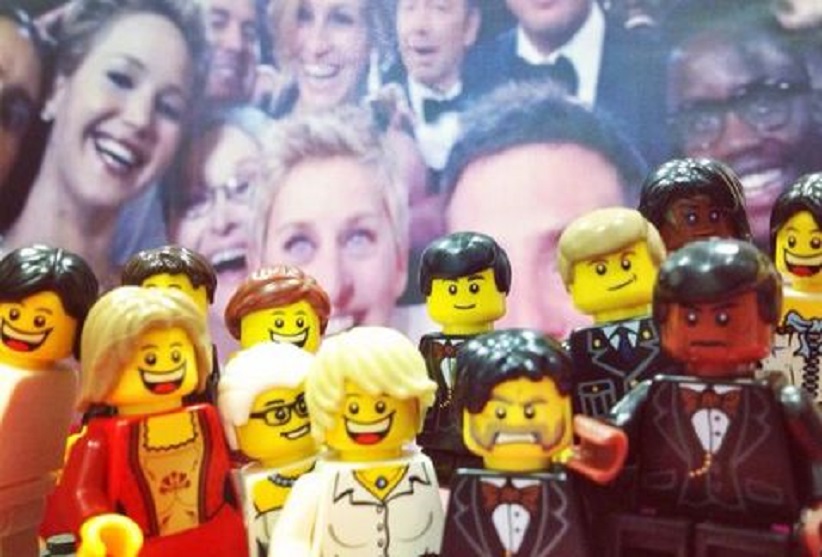 Selfie Oscar Ellen DeGeneres con piezas LEGO